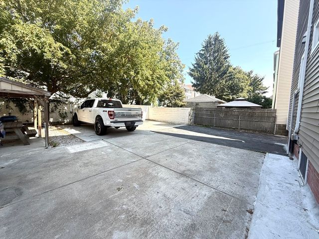 301 Davis St, New Bedford, MA 02746