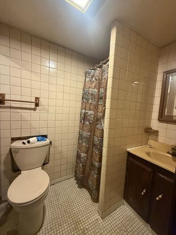 301 Davis St, New Bedford, MA 02746