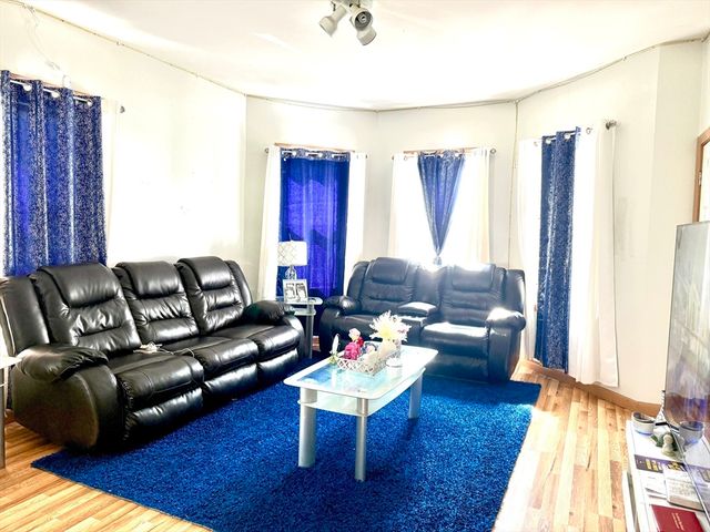 301 Davis St, New Bedford, MA 02746