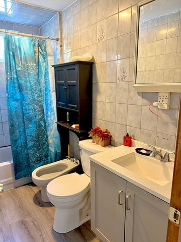 301 Davis St, New Bedford, MA 02746