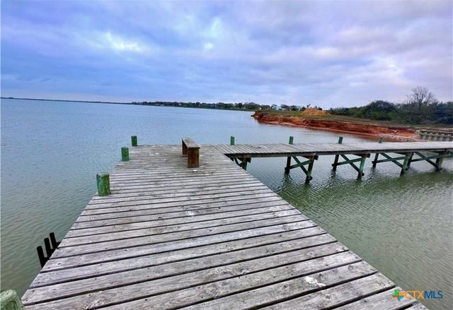 61 Falcon Way, Palacios, TX 77465