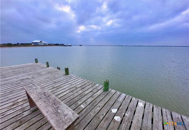 61 Falcon Way, Palacios, TX 77465