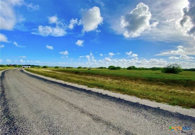 61 Falcon Way, Palacios, TX 77465