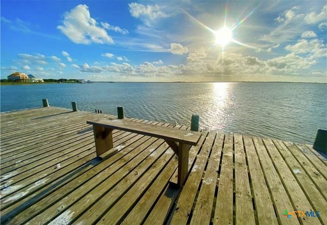 61 Falcon Way, Palacios, TX 77465