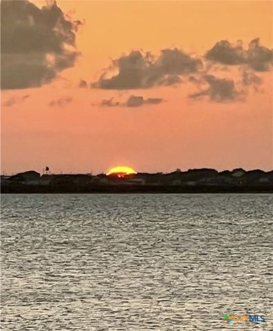 61 Falcon Way, Palacios, TX 77465