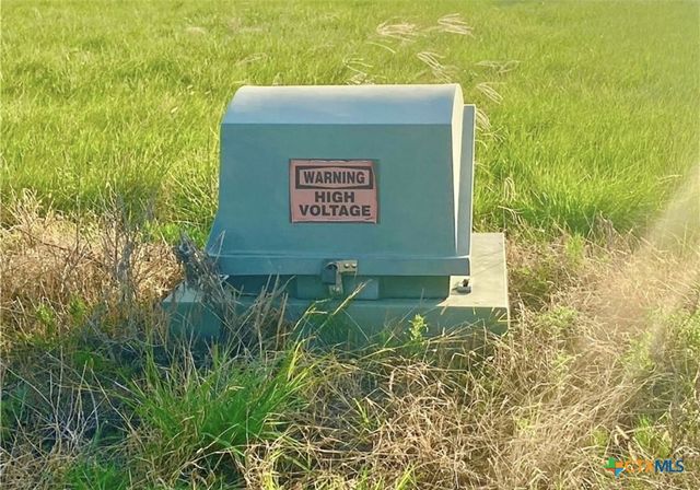 61 Falcon Way, Palacios, TX 77465