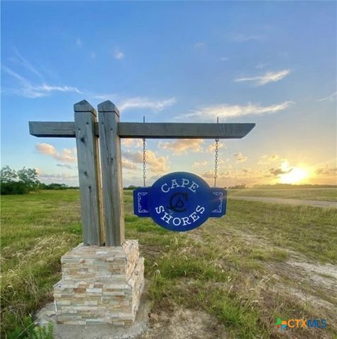 61 Falcon Way, Palacios, TX 77465