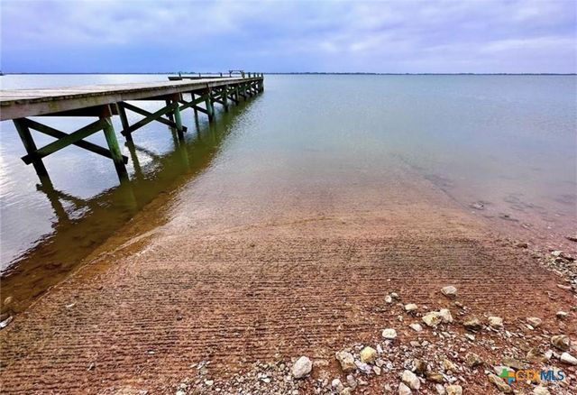 61 Falcon Way, Palacios, TX 77465