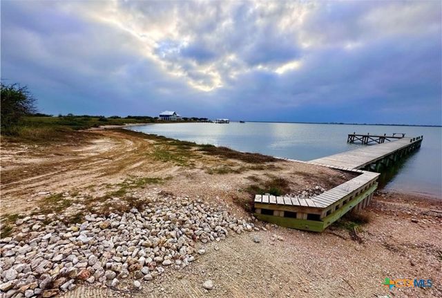 61 Falcon Way, Palacios, TX 77465