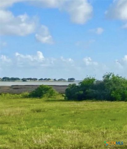 61 Falcon Way, Palacios, TX 77465