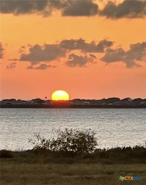 61 Falcon Way, Palacios, TX 77465