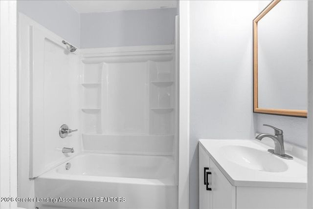 910 S Holmes Street, Lansing, MI 48912