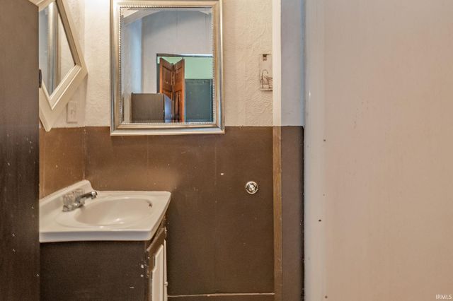 9100 S County Road 300, Muncie, IN 47302