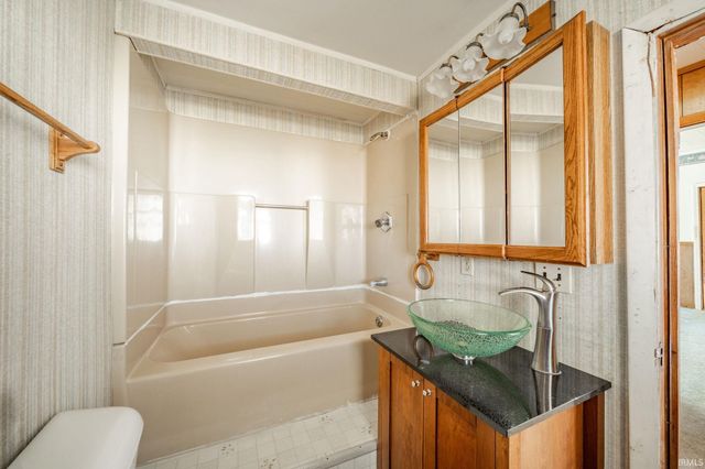 9100 S County Road 300, Muncie, IN 47302