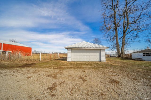 9100 S County Road 300, Muncie, IN 47302