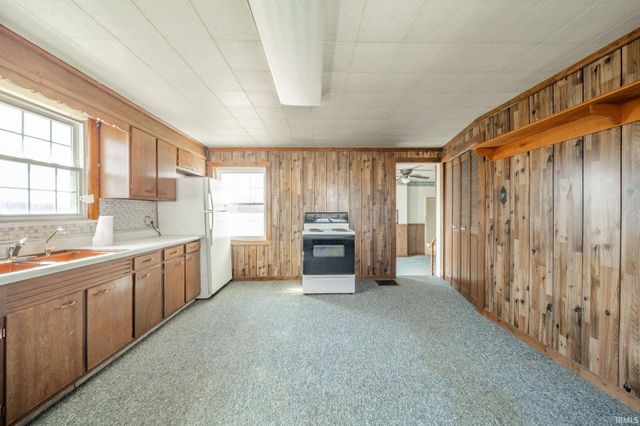 9100 S County Road 300, Muncie, IN 47302