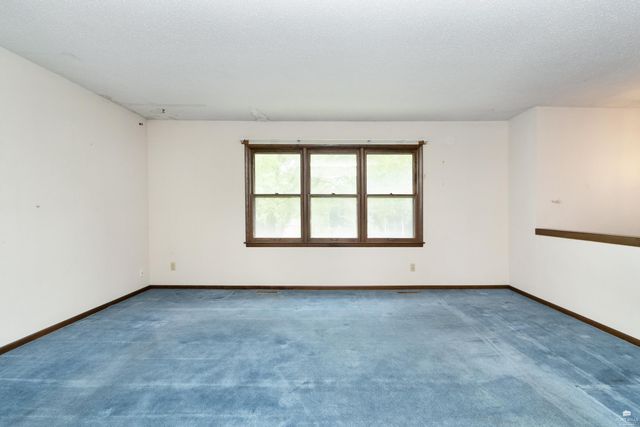 2215 Terry Way, Manhattan, KS 66502