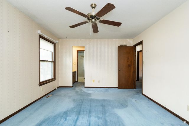 2215 Terry Way, Manhattan, KS 66502