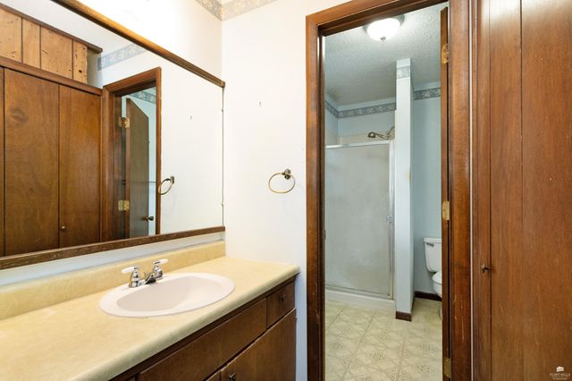 2215 Terry Way, Manhattan, KS 66502