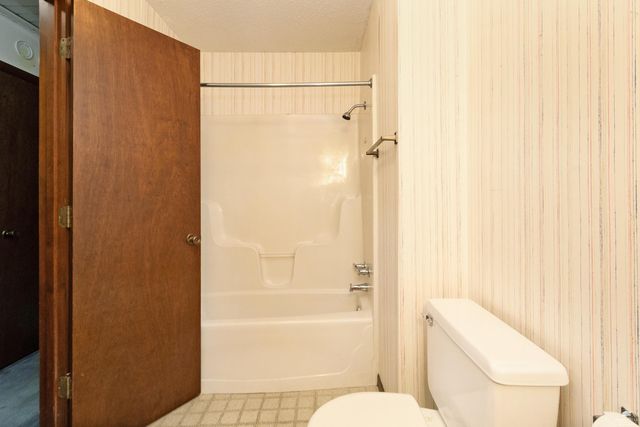 2215 Terry Way, Manhattan, KS 66502
