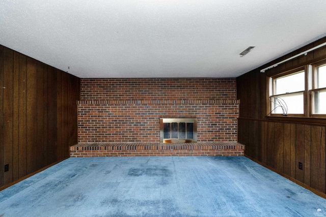 2215 Terry Way, Manhattan, KS 66502