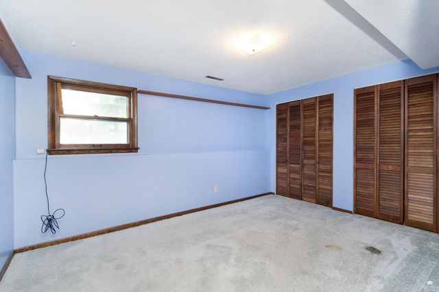 2215 Terry Way, Manhattan, KS 66502