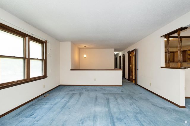 2215 Terry Way, Manhattan, KS 66502