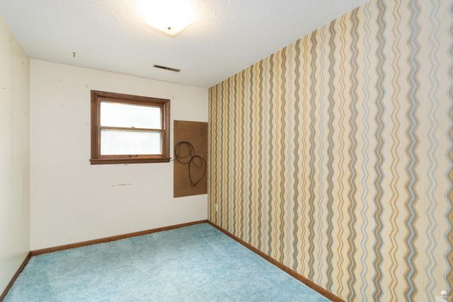 2215 Terry Way, Manhattan, KS 66502