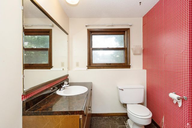 2215 Terry Way, Manhattan, KS 66502