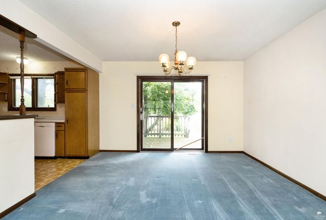 2215 Terry Way, Manhattan, KS 66502