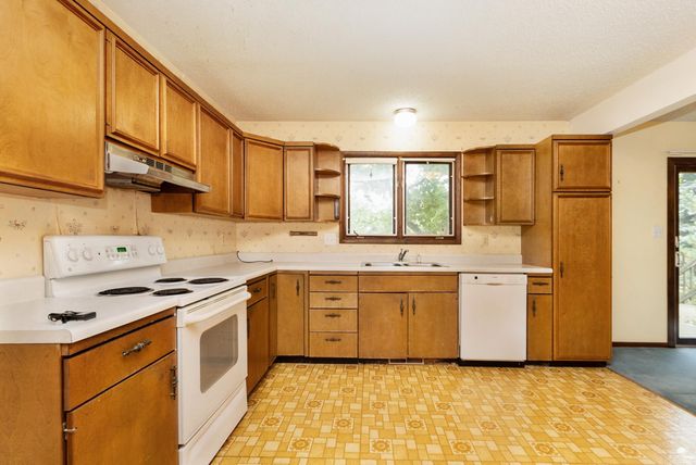 2215 Terry Way, Manhattan, KS 66502