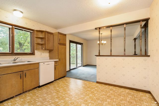 2215 Terry Way, Manhattan, KS 66502
