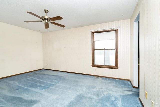 2215 Terry Way, Manhattan, KS 66502