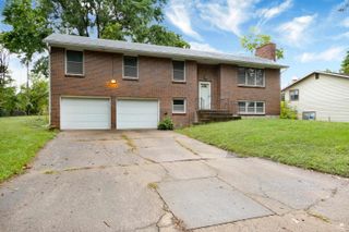 2215 Terry Way, Manhattan, KS 66502