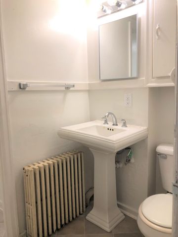 417 Oak Street, Kalamazoo City, MI 49007