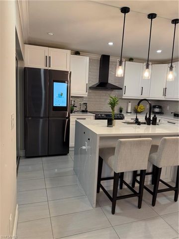 1421 NE 9th TER, Cape Coral, FL 33909