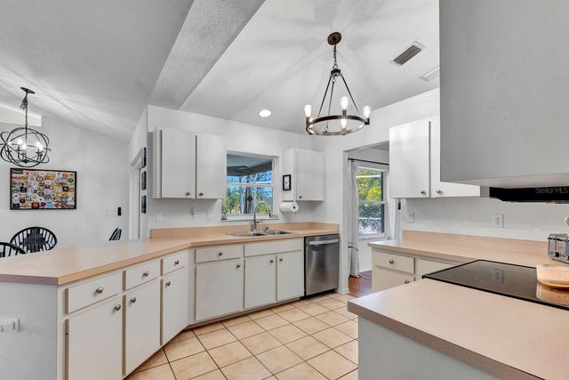 810 MCARTHUR AVENUE, Sarasota, FL 34243