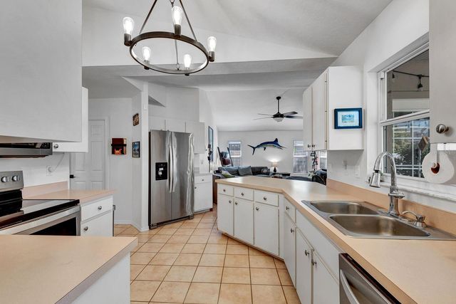 810 MCARTHUR AVENUE, Sarasota, FL 34243