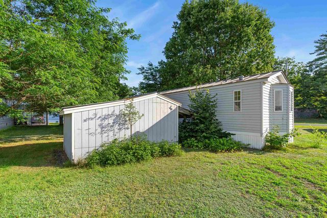 23 Family Circle, Hartland, VT 05048