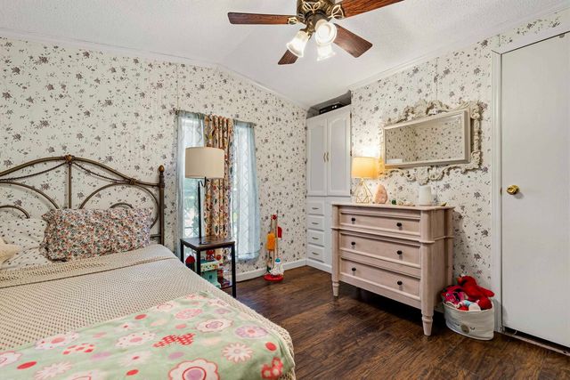 23 Family Circle, Hartland, VT 05048