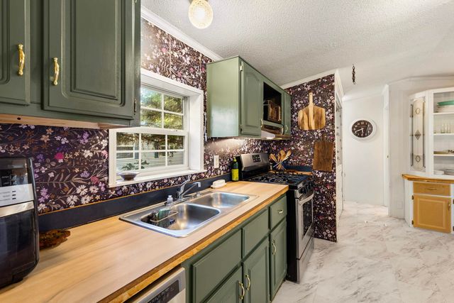 23 Family Circle, Hartland, VT 05048
