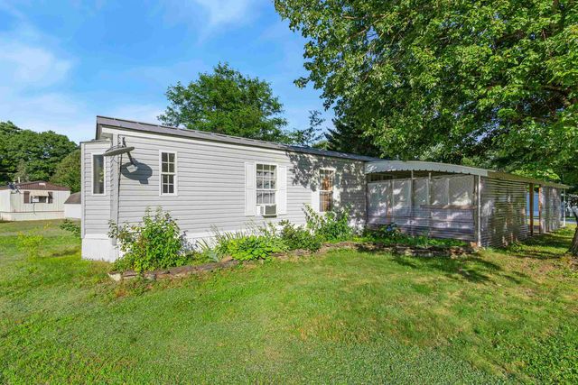23 Family Circle, Hartland, VT 05048