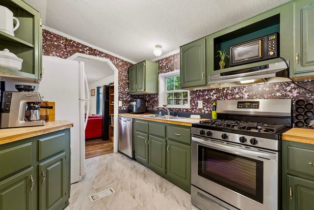 23 Family Circle, Hartland, VT 05048