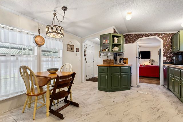 23 Family Circle, Hartland, VT 05048