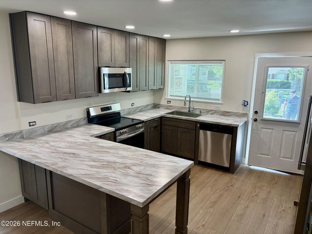 223 N COLLEN Road, Jacksonville, FL 32218
