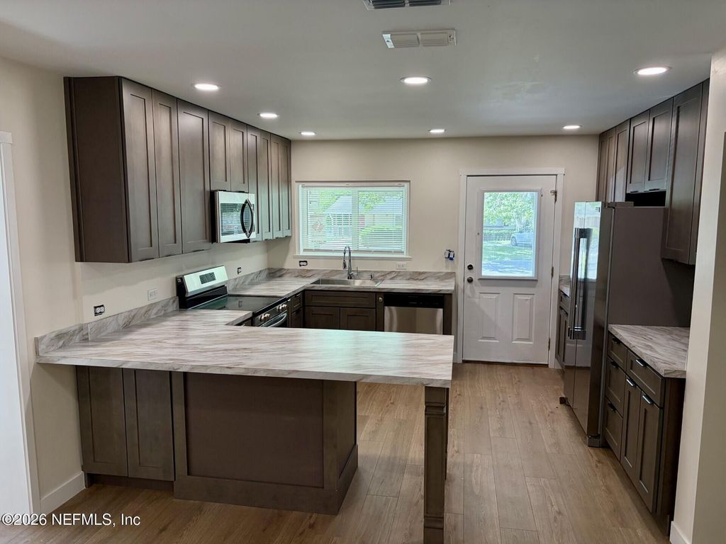 223 N COLLEN Road, Jacksonville, FL 32218