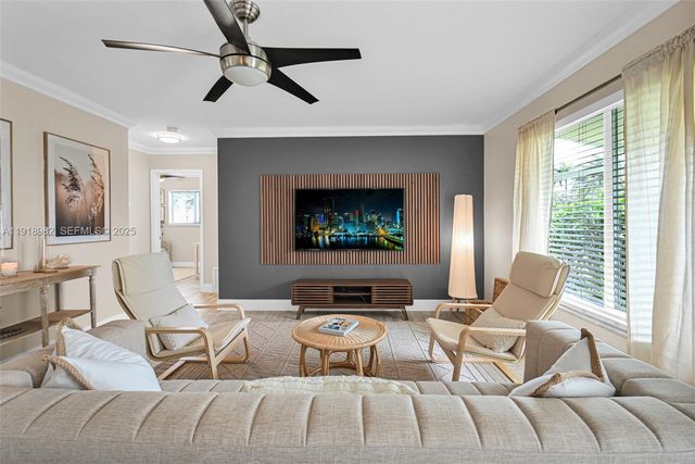 4851 NE 13th Ave, Oakland Park, FL 33334