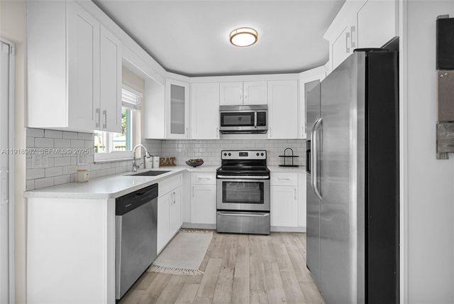 4851 NE 13th Ave, Oakland Park, FL 33334