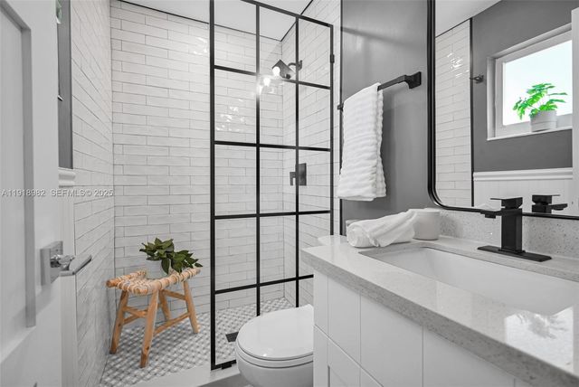 4851 NE 13th Ave, Oakland Park, FL 33334