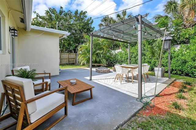 4851 NE 13th Ave, Oakland Park, FL 33334